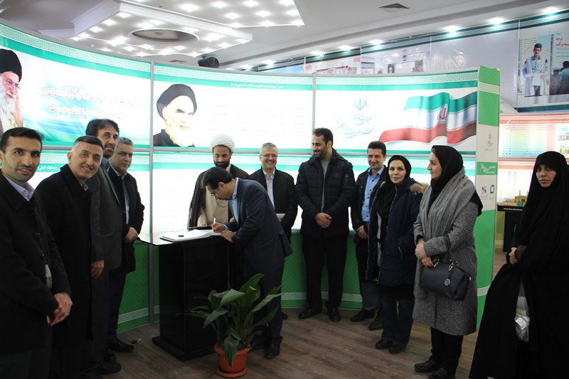 بازدید استادان دانشکده دندانپزشکی از نمایشگاه دستاوردهای ستاد اجرایی فرمان حضرت امام خمینی (ره)