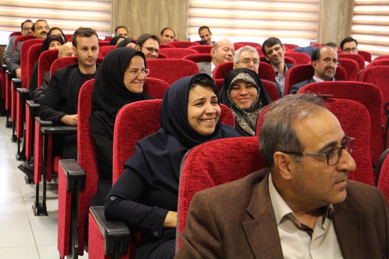 برگزاری نشست هم اندیشی استادان دانشکده داروسازی با موضوع ارزش علم در اسلام