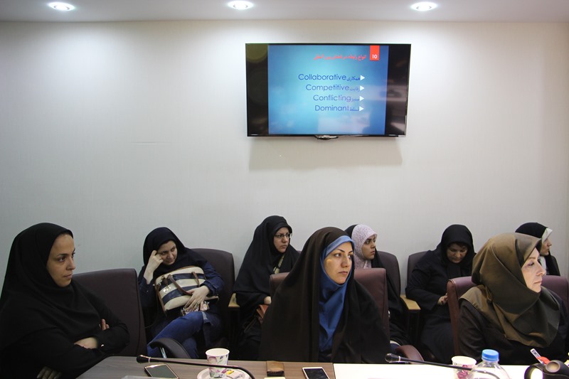 برگزاری نشست هم اندیشی استادان با موضوع تحلیل و بررسی تحولات سیاسی منطقه
