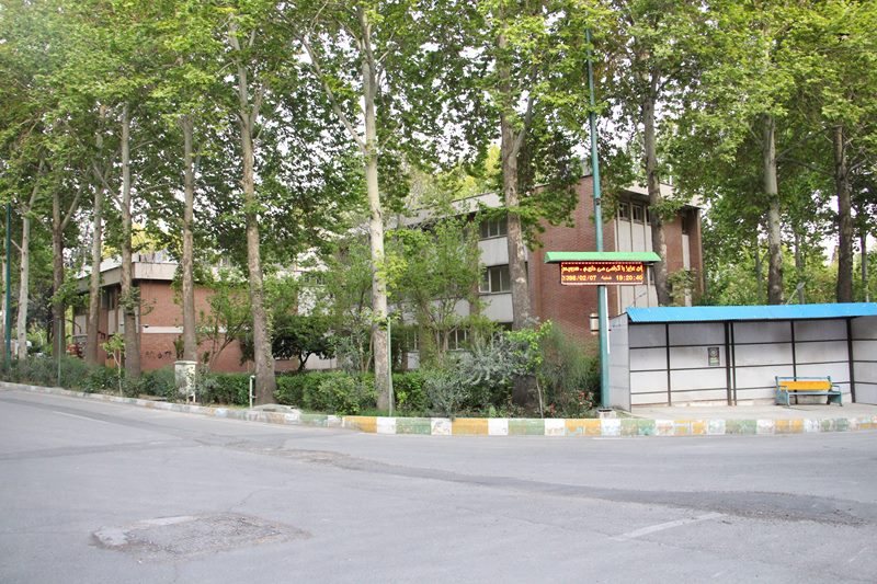بازدید رئیس نهاد نمایندگی مقام معظم رهبری در دانشگاه‌ها از خوابگاه کوی دانشگاه علوم پزشکی تهران