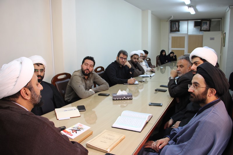 برگزاری جلسه تفسیر سوره احزاب، ویژه کارکنان دفتر نهاد (جلسه دوم)