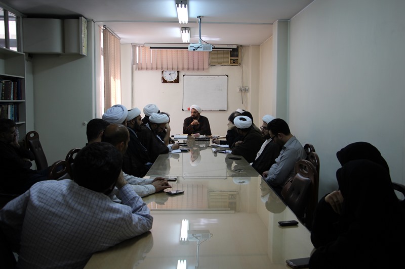 برگزاری جلسه تفسیر سوره احزاب، ویژه کارکنان دفتر نهاد (جلسه دوم)